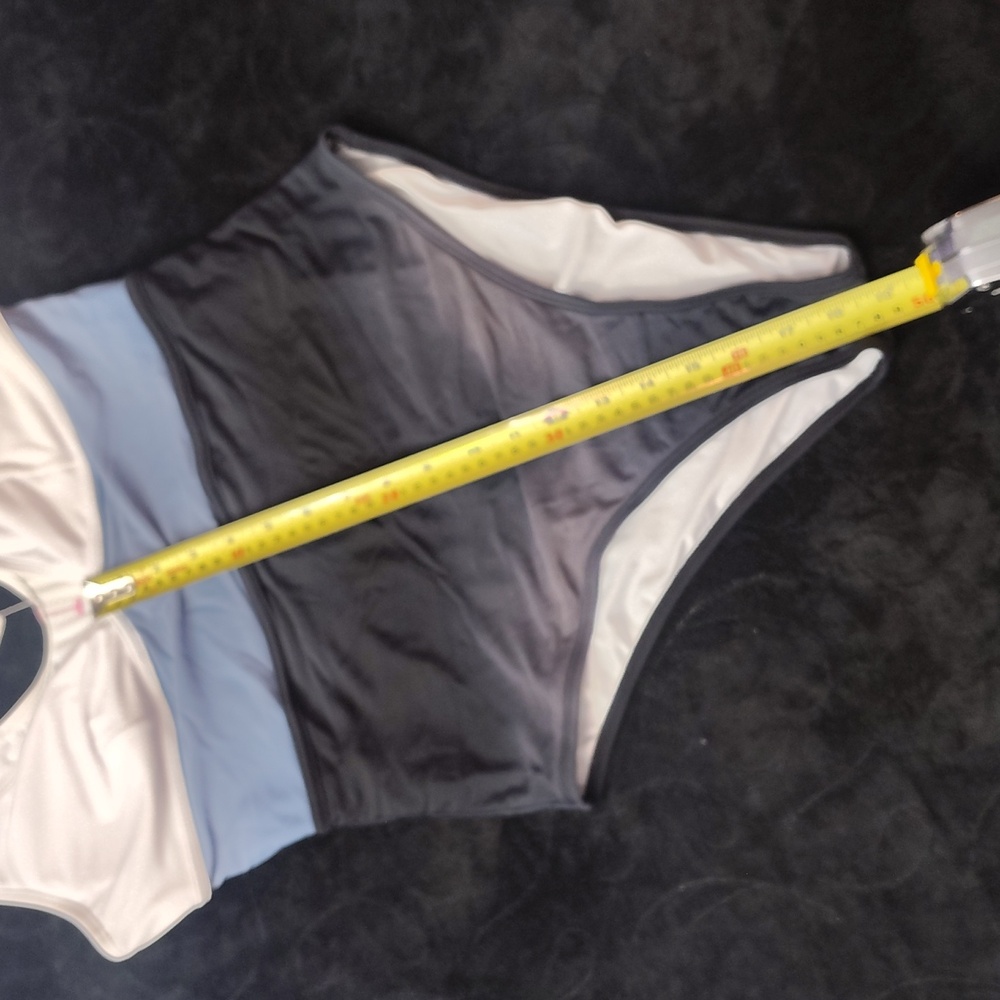Colorblock One-Piece Swimsuit CUPSHE SWIMWEAR ONE-PIECE - Picture 7 of 13